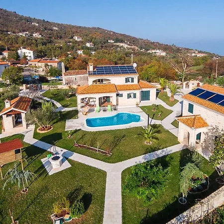 Stonegate Estate - Bonus, Dvije Jedna Cijena! Villa *