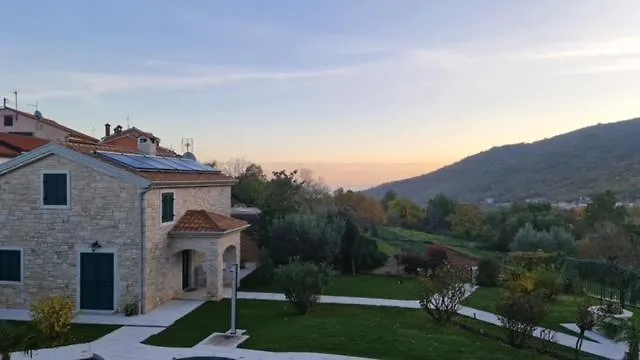 Stonegate Estate - Bonus, Dvije Jedna Cijena!